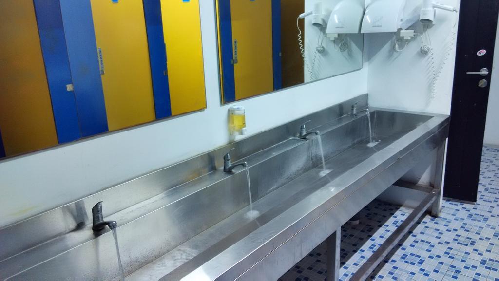 Cx Hostel Kuta Raya מראה חיצוני תמונה