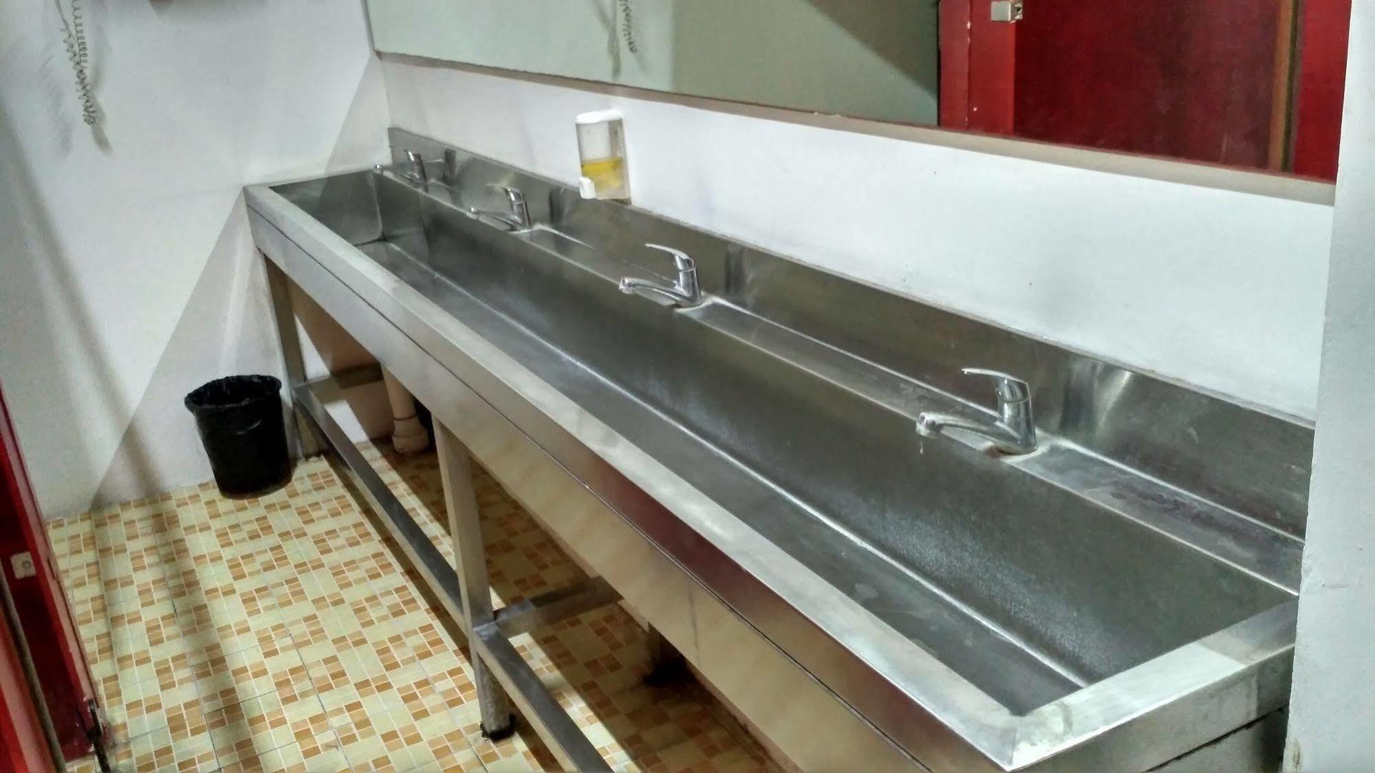 Cx Hostel Kuta Raya מראה חיצוני תמונה