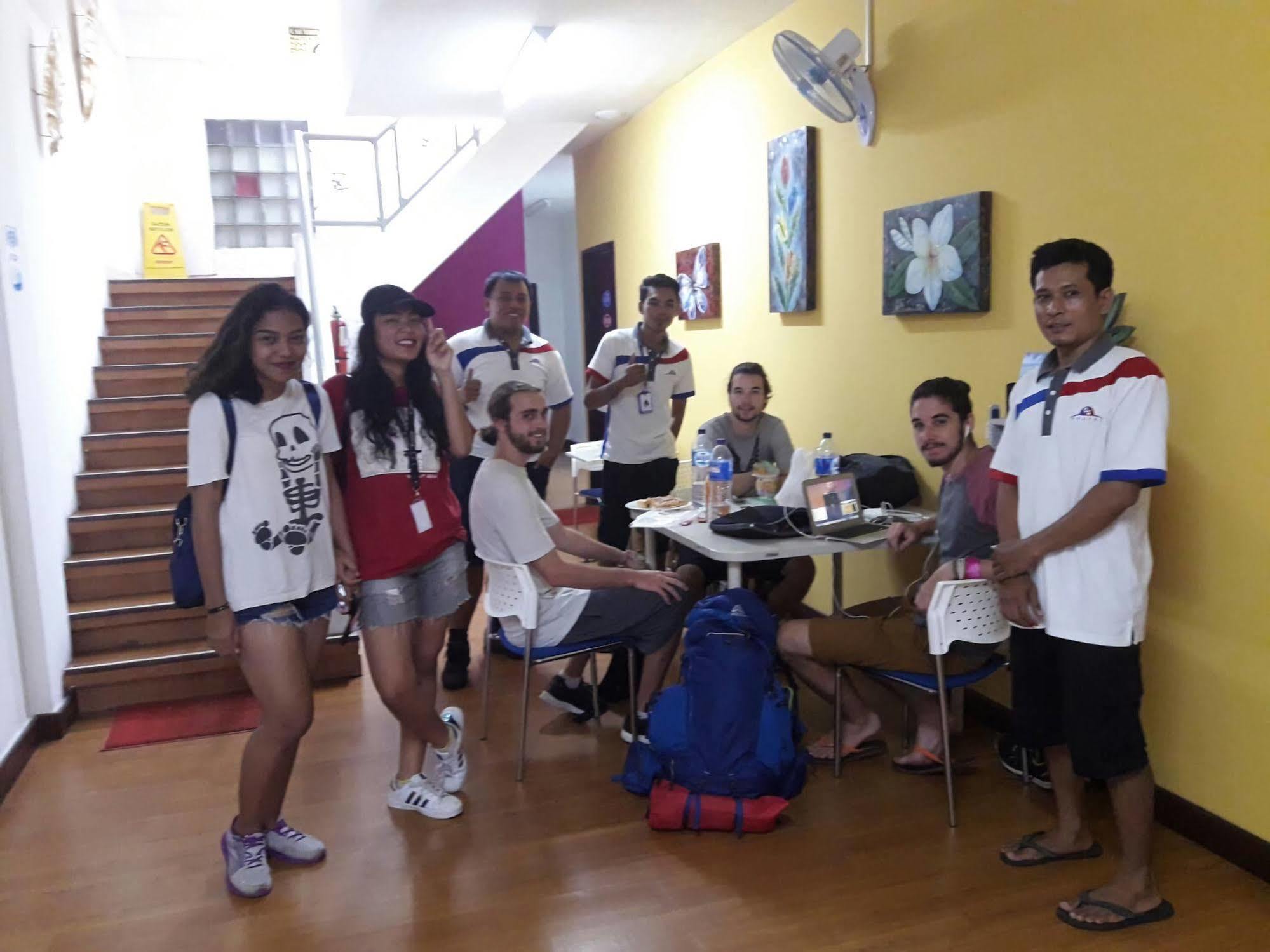 Cx Hostel Kuta Raya מראה חיצוני תמונה
