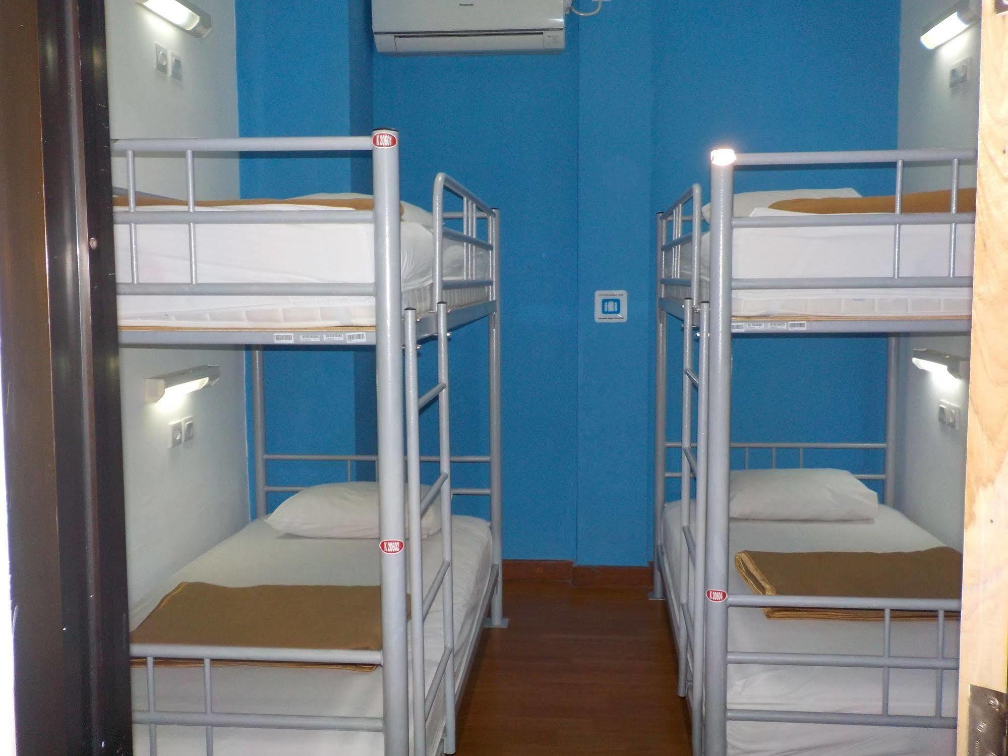 Cx Hostel Kuta Raya מראה חיצוני תמונה